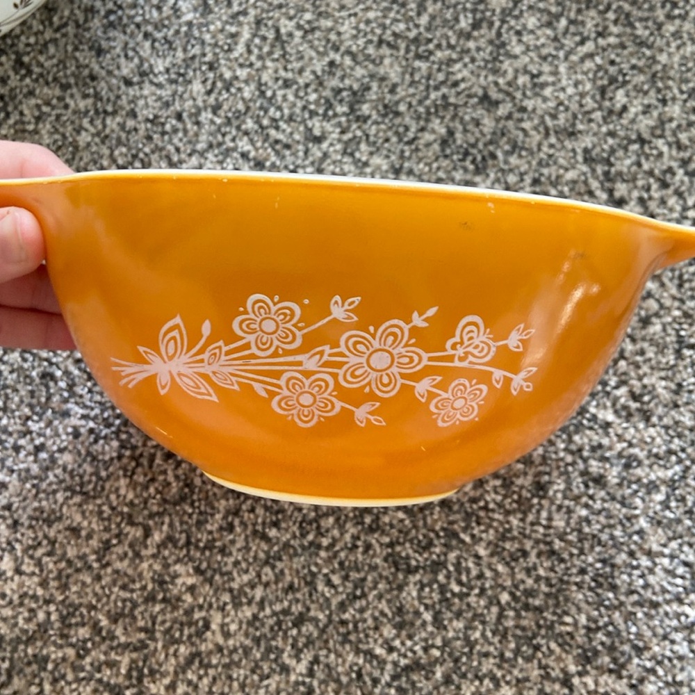 VINTAGE PYREX FLOWER BOUQUET PRINT YELLOW/ORANGE CINDERELLA MIXING BOWL